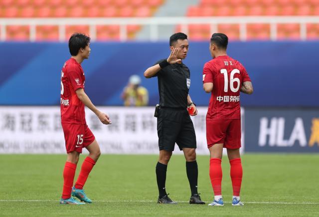 ewc电竞世界杯-郑铮徐新两国脚相继“开门红” 媒评：愚蠢！不当示范